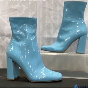 NWOT (Orig Box) Steve Madden Lyndon Sky Blue Patent Heeled Platform Ankle Boots